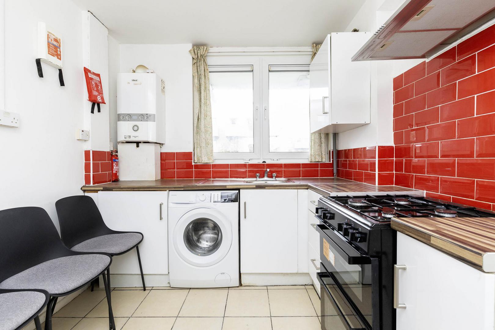 			NEW INSTRUCTION!, 4 Bedroom, 1 bath, 1 reception Flat			 Hilldrop Road, Tufnell Park